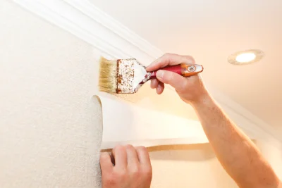 Pose de papier peint à Saumane — revêtements muraux et toiles de verre